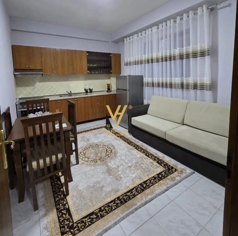 JEPET APARTAMENT 1+1+OBORR ME QERA NE VASIL SHANTO 70.000 LEKE