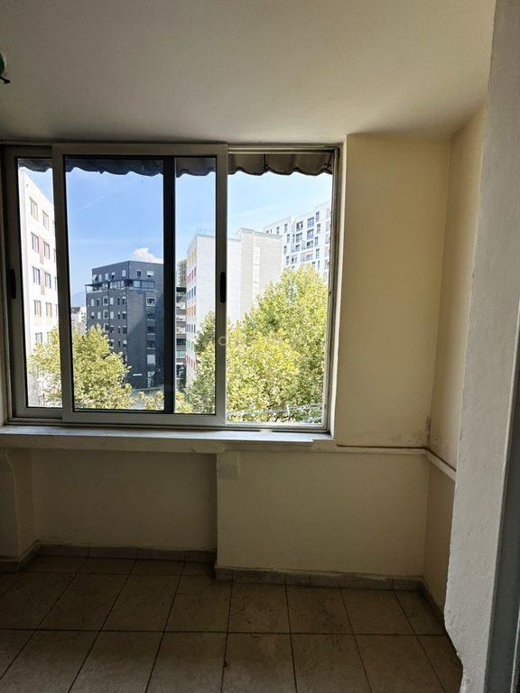 Apartament 2+1 për Qira – Kryqëzimi i Spitaleve ,përballë Farmacisë 10!!