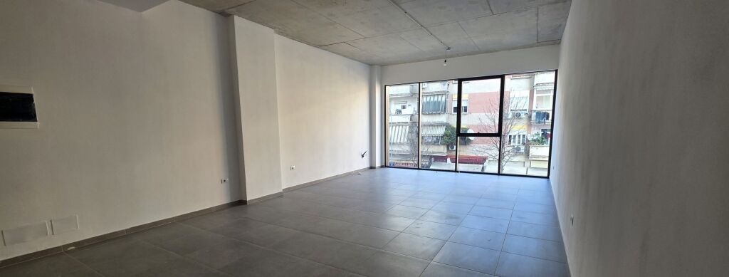 Affitto | Ambjent Biznesi | Rruga e Barrikadave | 1000 €/mese