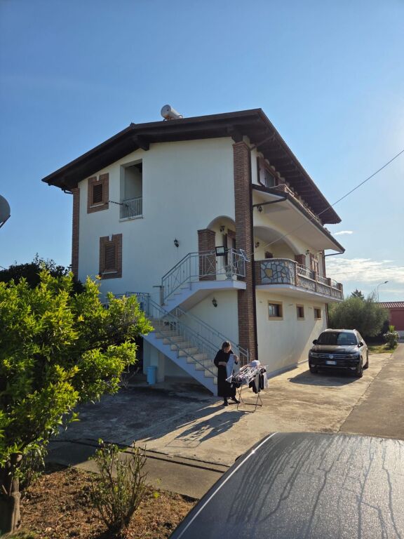 Villa su 3 piani con terreno di 500 m² a Shijak