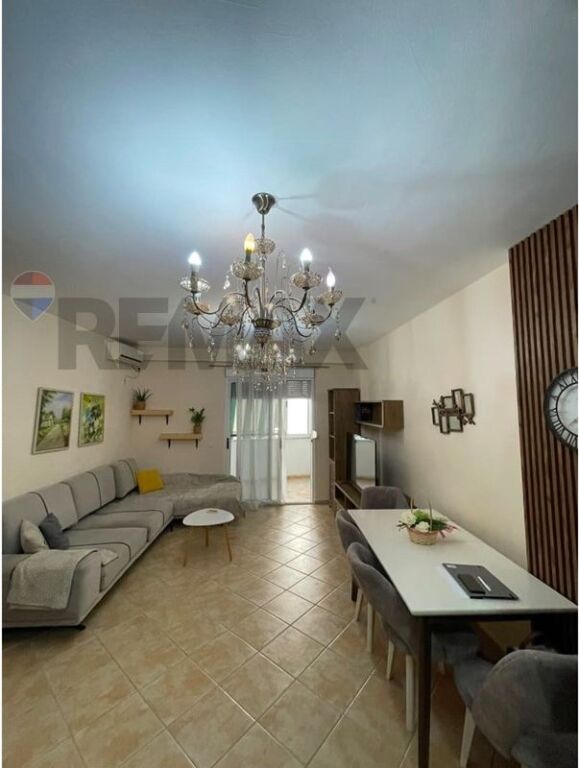Appartamento 1+1 in affitto, Via Shkelqim Fusha vicino a Kristal Center.