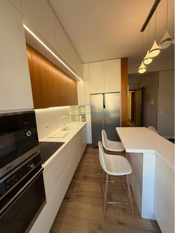 Qera, Apartament 2+1+2, Komuna e parisit, Kristal Center, Tirane