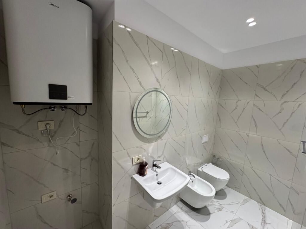Ambient Biznesi/Apartament Bosh me Qera Rruga Mine Peza, Prane Prokurorise  ID 5361
