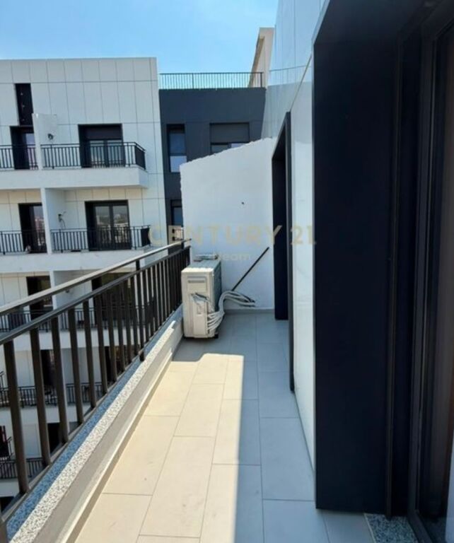 JEPET APARTAMENT LUKSOZ ME QIRA 2+1+PARKIM