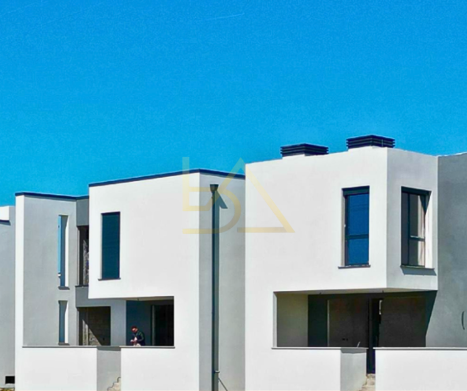 Turquoise Marina – Gjiri i Lalëzit, Hamallaj
