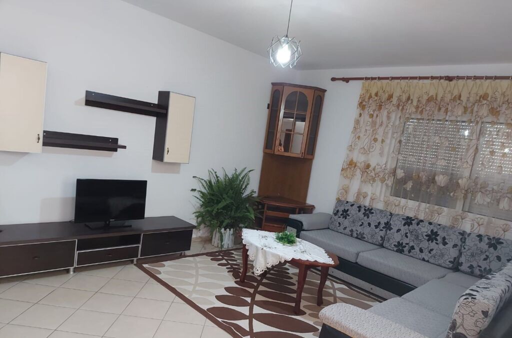 Qera | Shtëpi private 2 + 1 | Bulevardi i Ri | 500 €/muaj