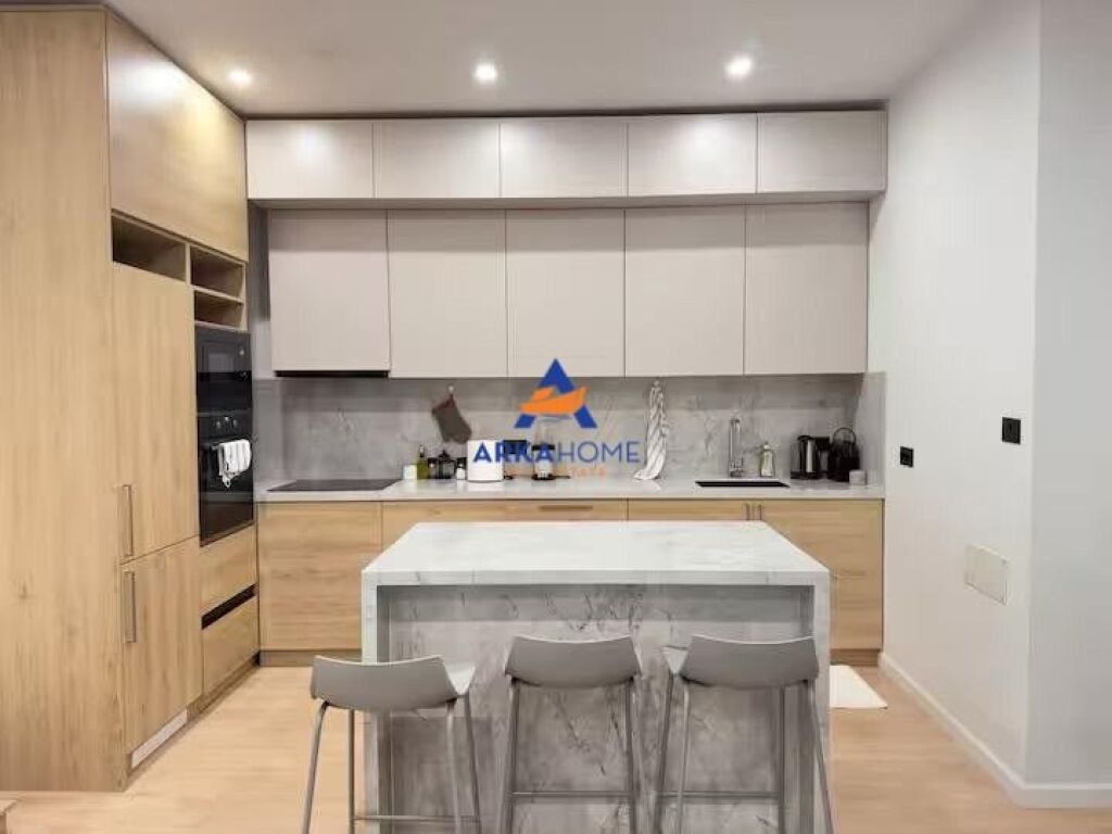 JEPET ME QERA APARTAMENT 2+1+BALLKON I MBYLLUR "PALLATET AGIMI" 85.000 LEKE