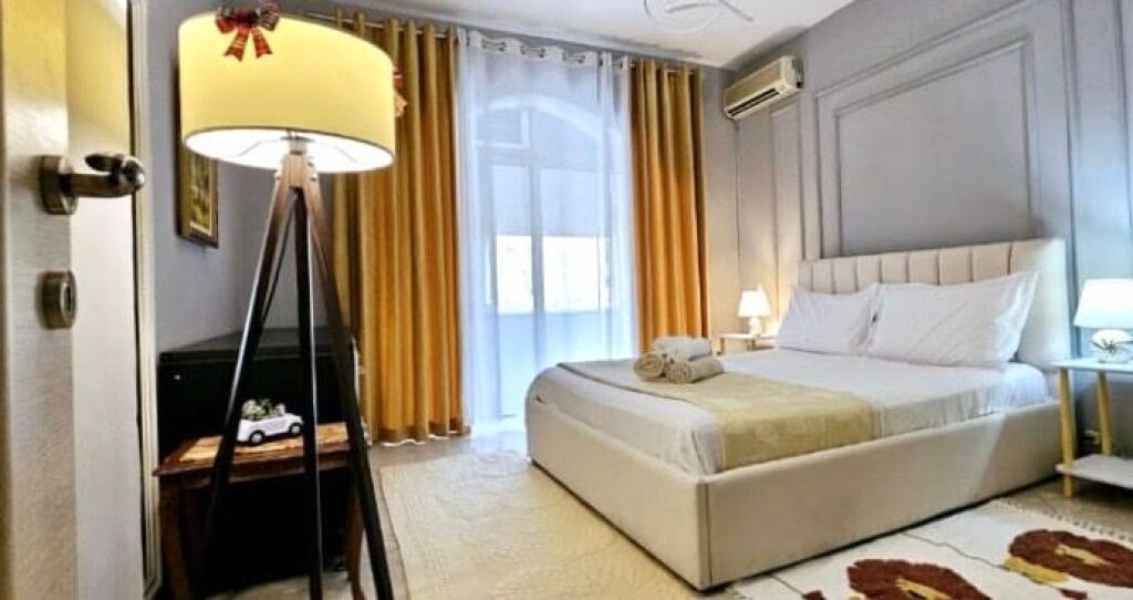 Jepet me qera apartament 1+1 . Rruga kavajes