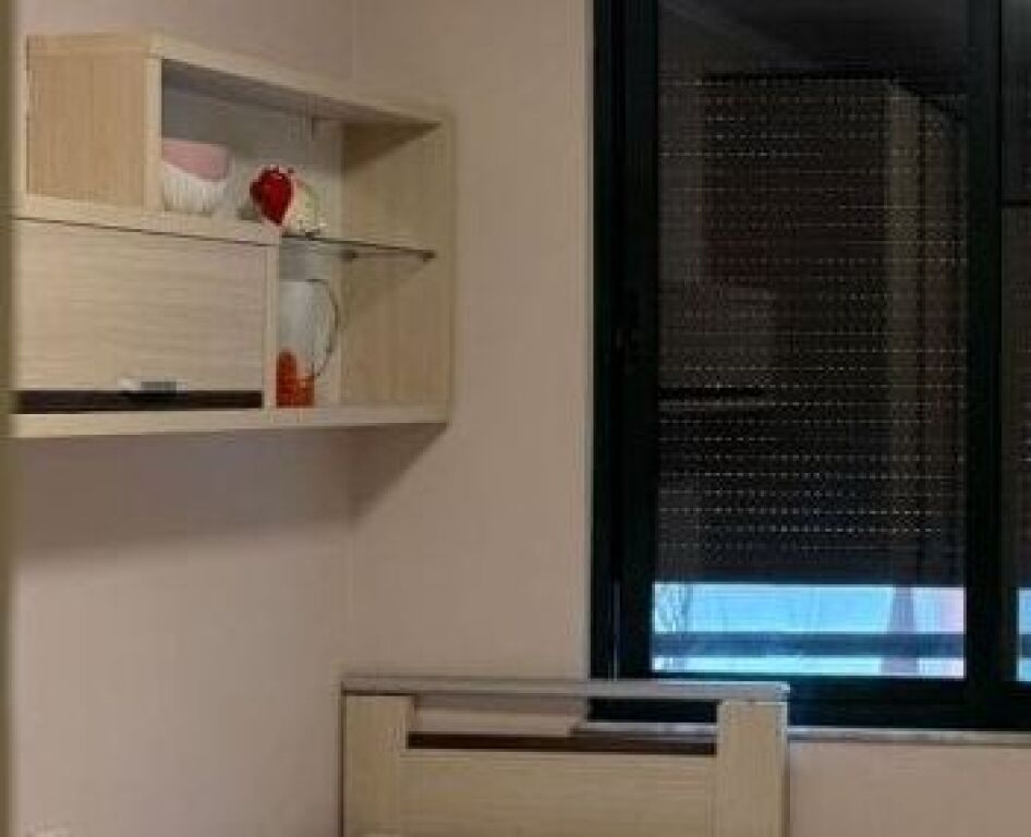 Shitet apartament 2+1+2 tek 21 Dhjetori , Rruga Muhamet Gjollesha , Rruga e Kavajes .