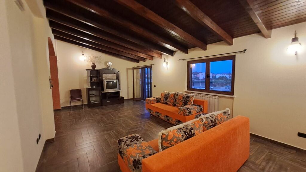Villa su 3 piani con terreno di 500 m² a Shijak