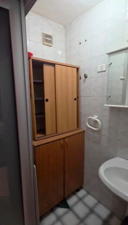 Via Dritan Hoxha, Complesso Karavan, appartamento in affitto, 2+1+2+parcheggio, 85.000 Leke
