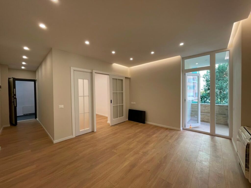 Apartament 1+1 per shitje te Komuna Parisit
