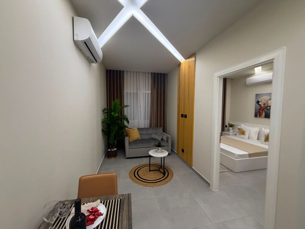 Shitet Ambjent Biznesi dhe 3 Apartamente ne Plazh