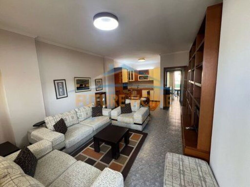 Rent, Apartment 2+1, Commune of Paris, Tirana. 