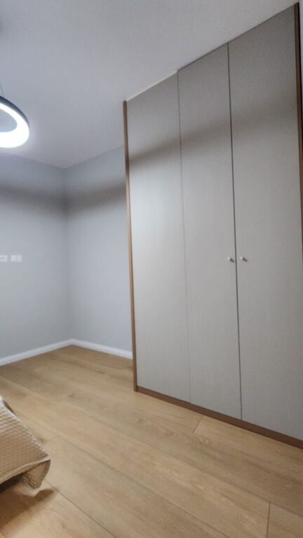Jepet me qera apartament 1+1 prane Shkolles se Baletit