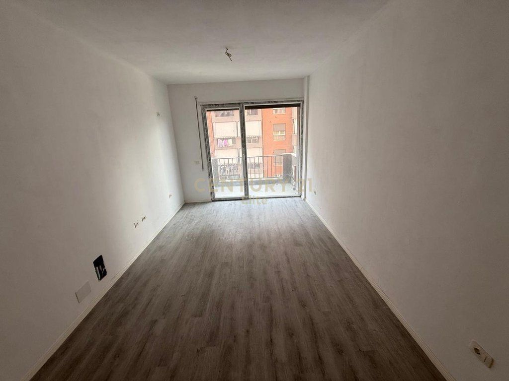 SHITET APARTAMENT 2+1+2 NE RRUGEN 5 MAJI
