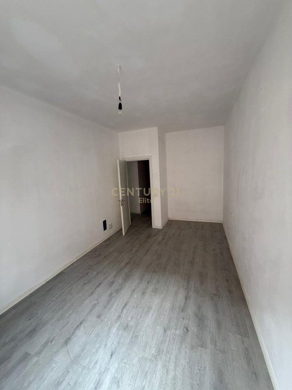SHITET APARTAMENT 2+1+2 NE RRUGEN 5 MAJI