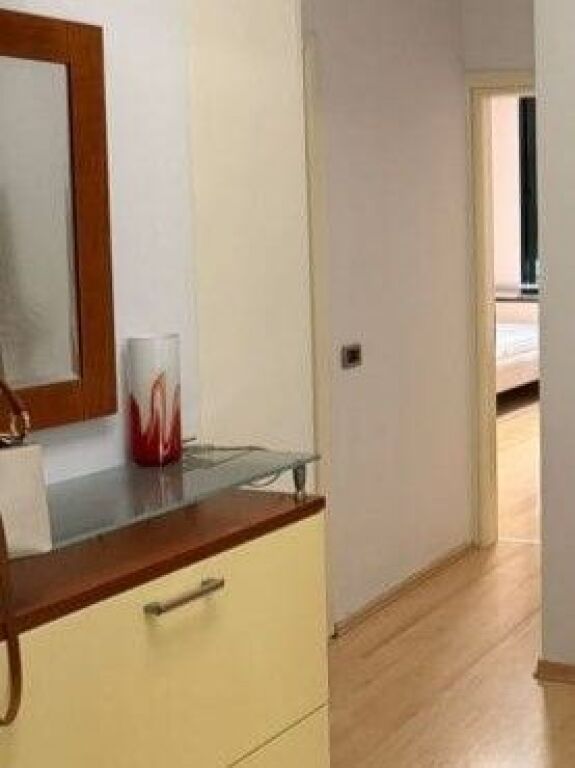 Shitet apartament 2+1+2 tek 21 Dhjetori , Rruga Muhamet Gjollesha , Rruga e Kavajes .