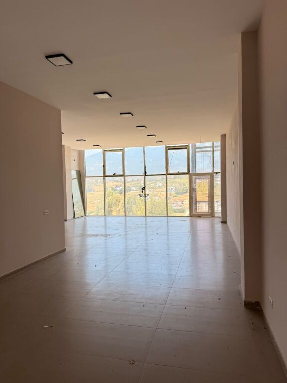 ZYRE ME QERA 120 M2 SAUK 170.000 LEKE FH-88674