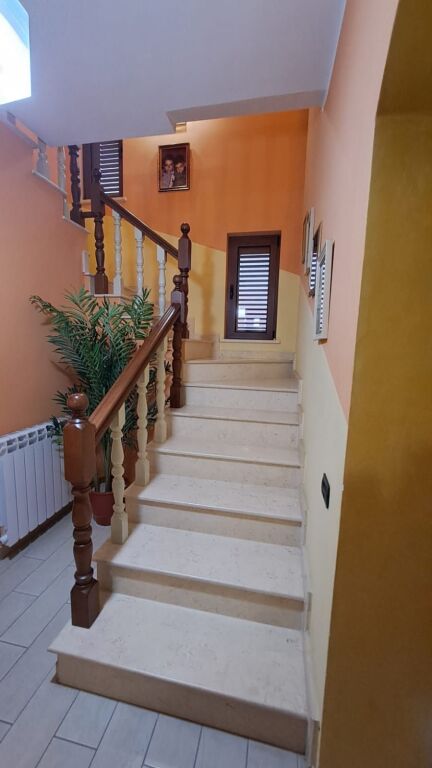 Villa su 3 piani con terreno di 500 m² a Shijak