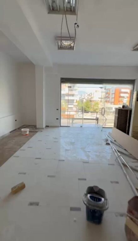 Qera | Ambjent Biznesi | Komuna e Parisit | 1500 €/muaj