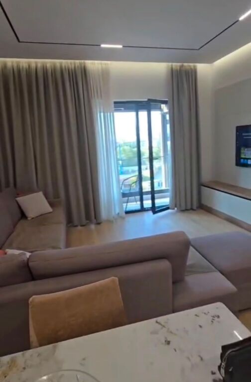 Shitet Apartament 1+1 "Liqeni i thate"