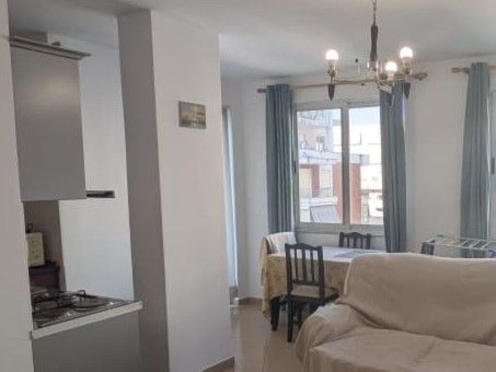 Jepet Apartament 1+1 per qera tek pallatet Çabej ne Misto Mame, Yzberisht .