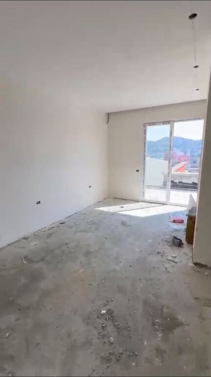 Shitet apartament 2+1+2 Veranda ne Yzberisht , prane Fitness Bar Unik , Astir , Unaza e Re .