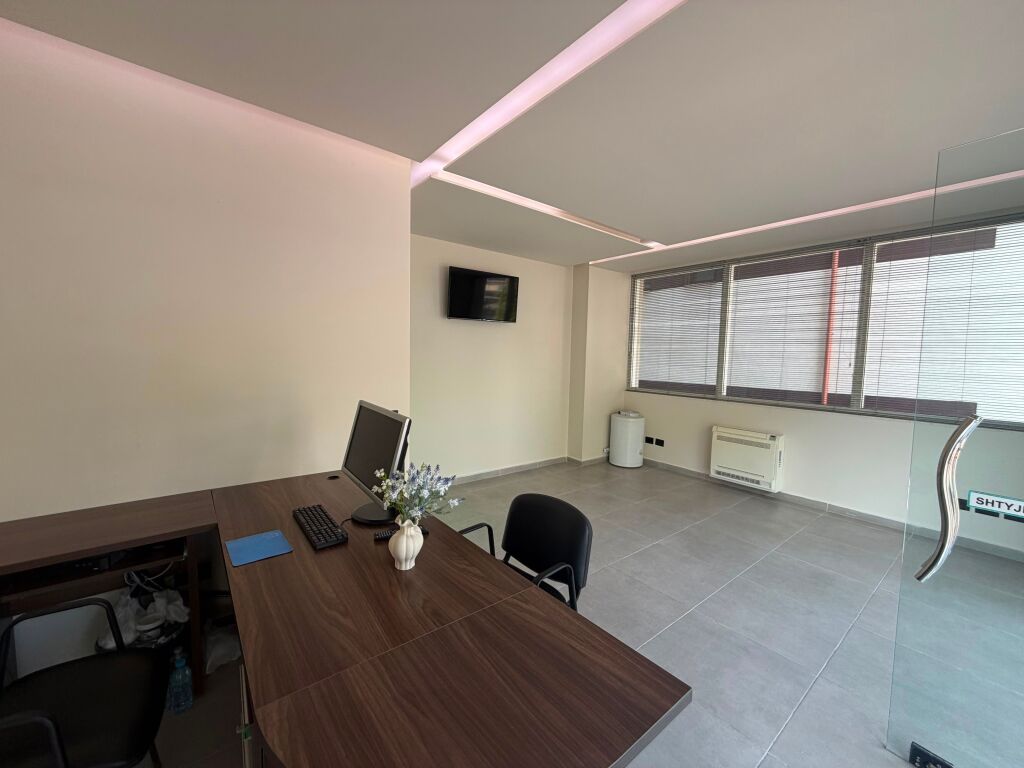 Shitet Ambjent Biznesi dhe 3 Apartamente ne Plazh