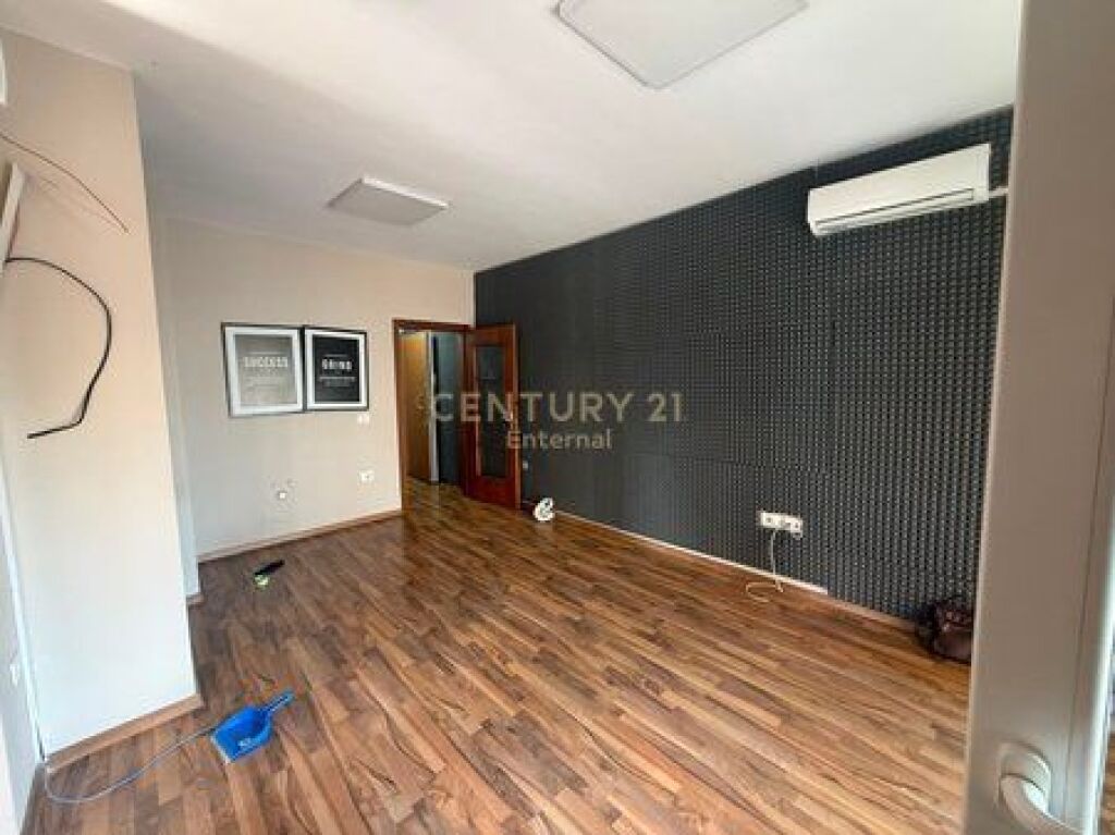 AMBIENT PREMIUM PËR ZYRË+2 PARKIME​ TE 21 DHJETORI