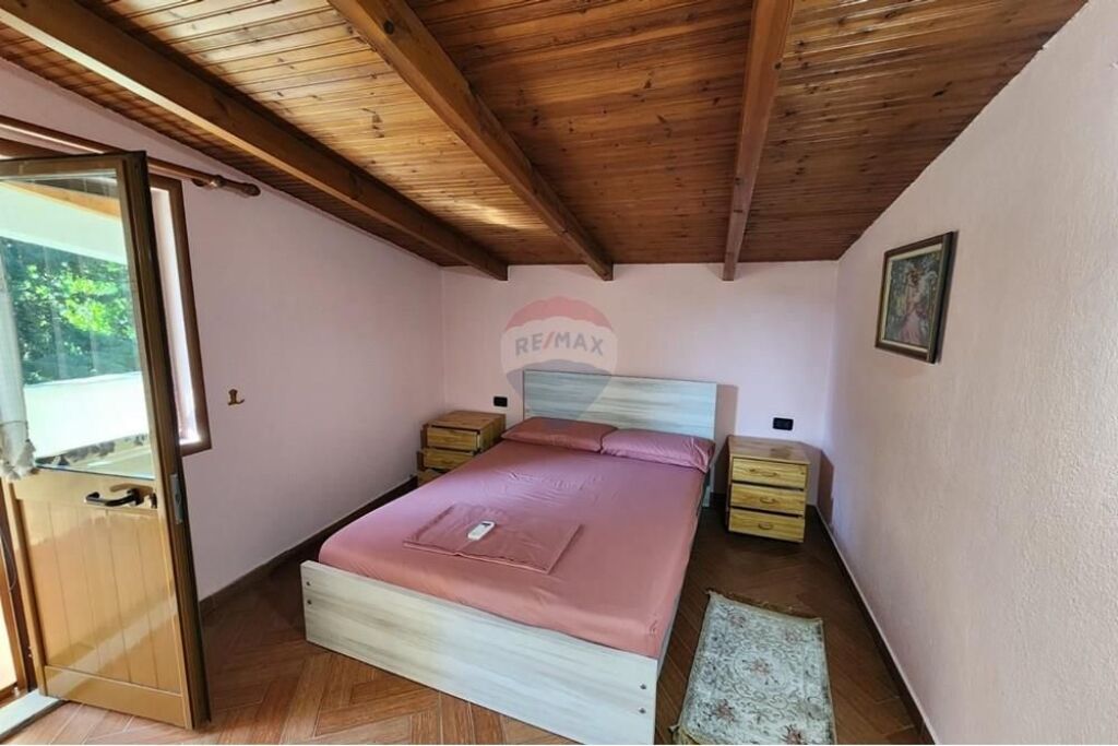 Affittasi piano villa 3+1 vicino alla Facoltà di Economia!