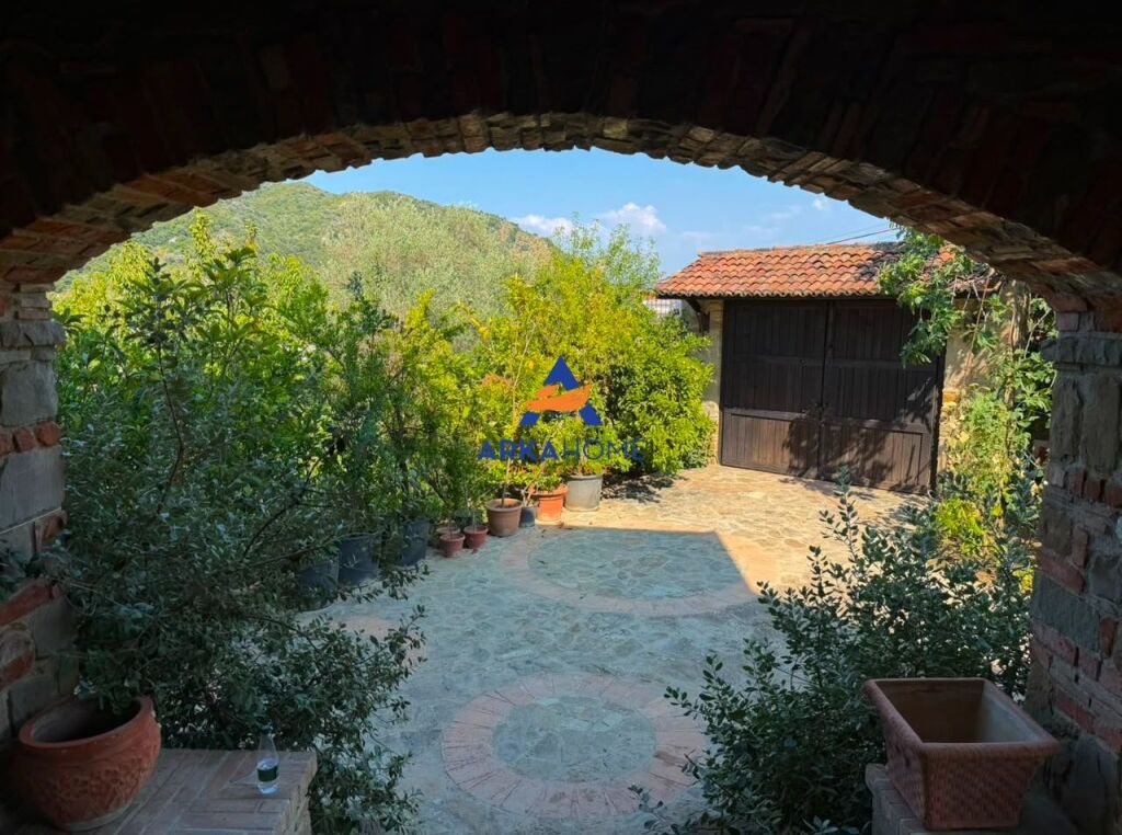 SHITET VILË LUKSOZE 3-KATËSHE "NDROQ" 77.000.000 LEKE