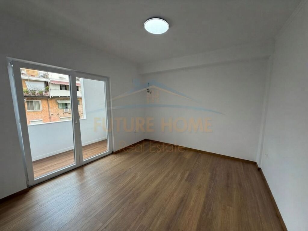 Shitet, Apartament 1+1, Medreseja, Tiranë.