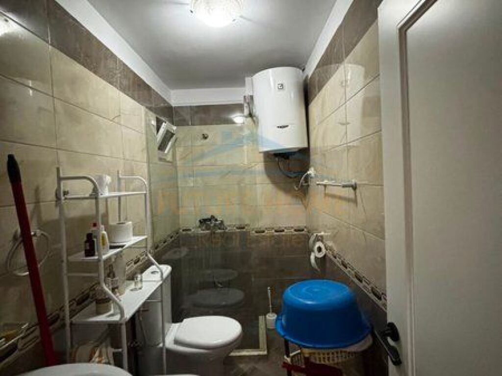 Disponiamo di un appartamento 1+1 in affitto nel Centro, Tirana.