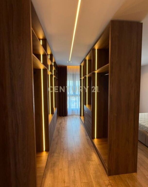JEPET APARTAMENT LUKSOZ ME QIRA 2+1+PARKIM