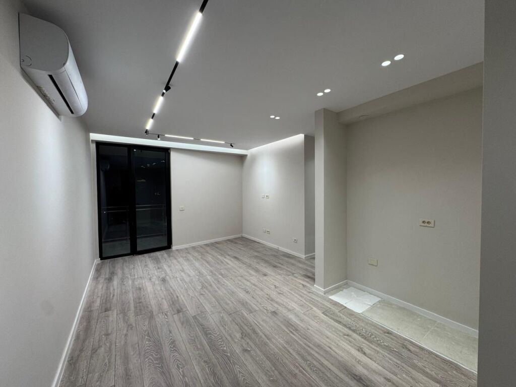 Ambient Biznesi/Apartament Bosh me Qera Rruga Mine Peza, Prane Prokurorise ID 5361