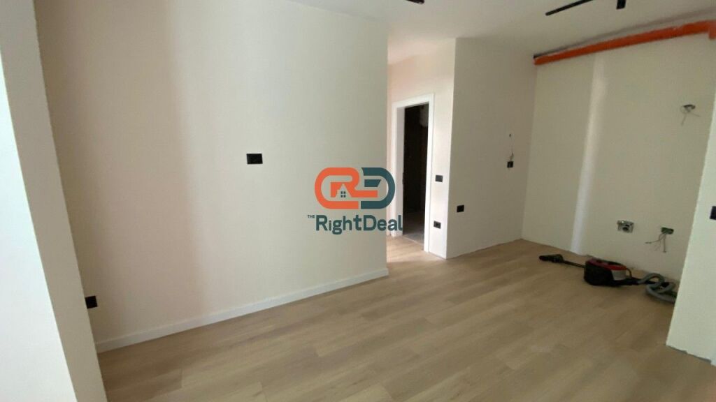 Ne Komune Te Parisit Shitet Apartament 1+1 Perfekt Per Investim!!