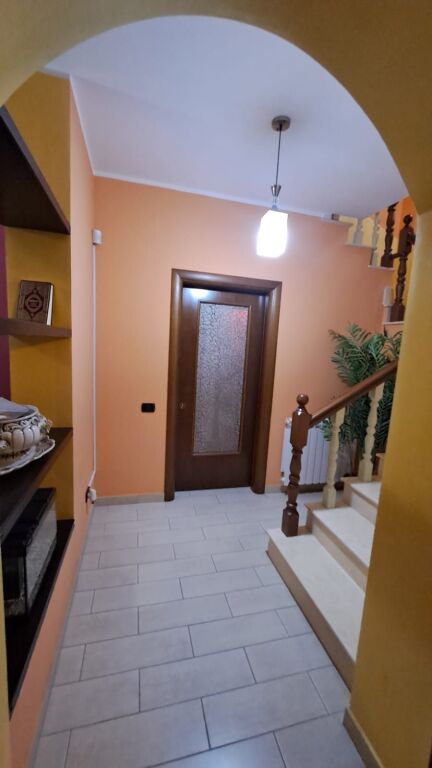 Villa su 3 piani con terreno di 500 m² a Shijak