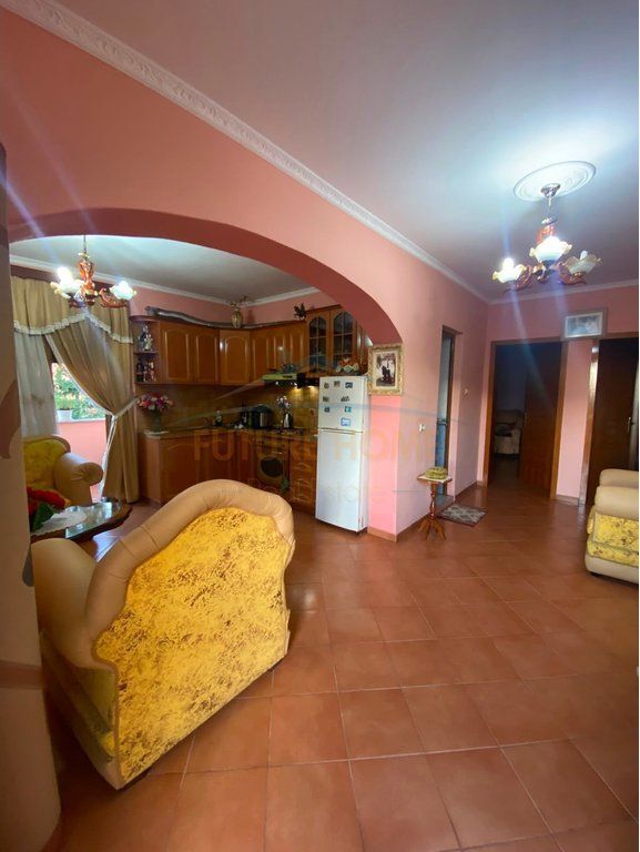 Shitet, Apartament 3+1, Misto Mame, Tiranë.