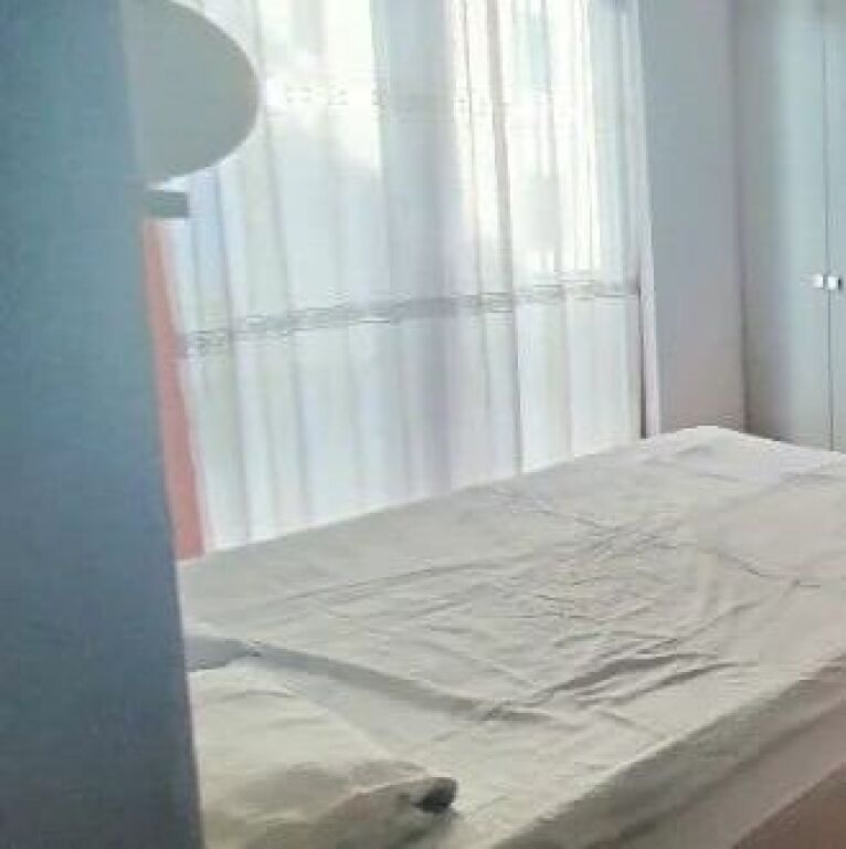 Jepet apartament 1+1 tek Rruga Myslym Shyri , prane Big Market , Drejtoria e Policise , Rruga e Kavajes .