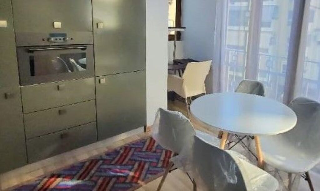 Jepet apartament 1+1 tek Rruga Myslym Shyri , prane Big Market , Drejtoria e Policise , Rruga e Kavajes .