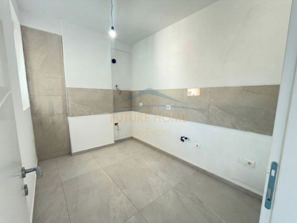 Affitto, Appartamento 3+1+2, Complesso Ndregjoni, Tirana