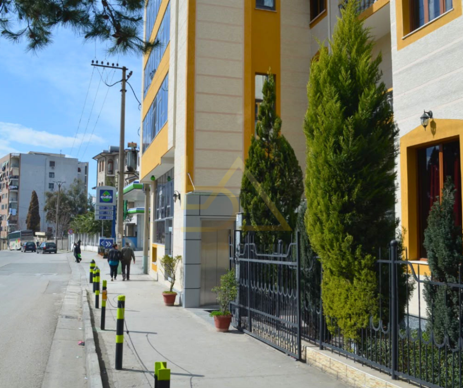 LOCALE COMMERCIALE MULTIFUNZIONALE IN AFFITTO – TIRANA, VICINO ALLA GRANDE ANELLO STRADALE