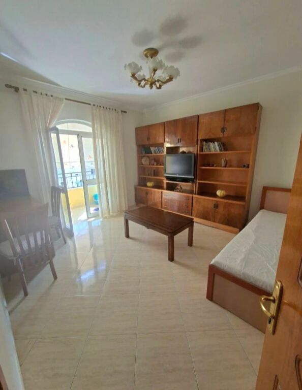 APARTAMENT 2+1+VERANDE ME QIRA 📍 21 DHJETORI