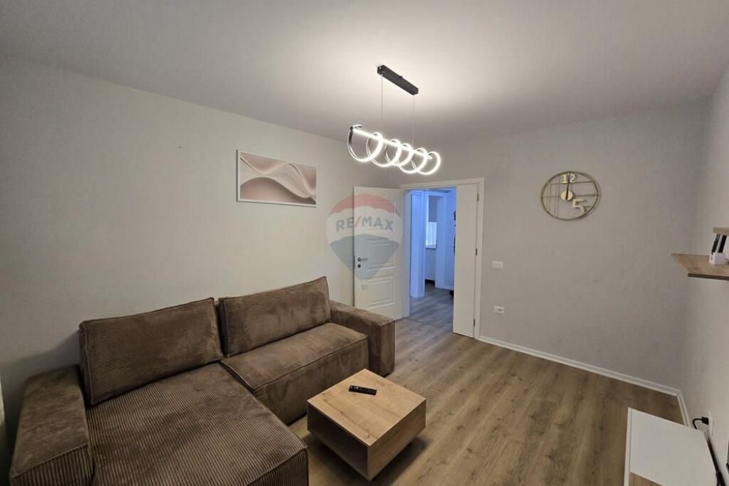 Apartament - Për Qira - Sheshi Skënderbej, Tiranë