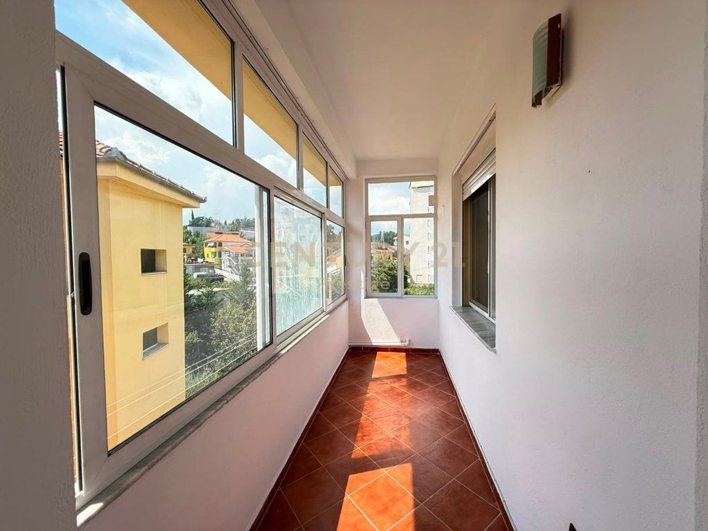 Apartament 2+1+2+Post Parkimi Per Qira, prane Vilave Gjermane, Tirane!