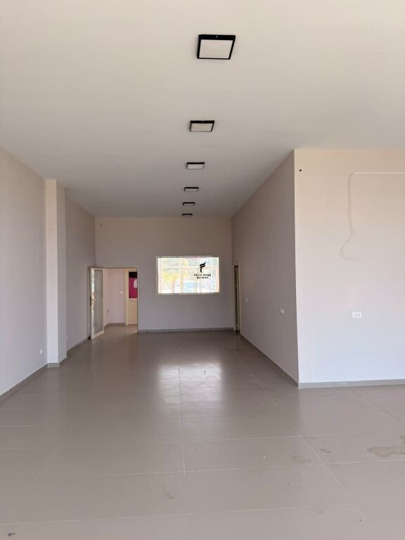 ZYRE ME QERA 120 M2 SAUK 170.000 LEKE FH-88674