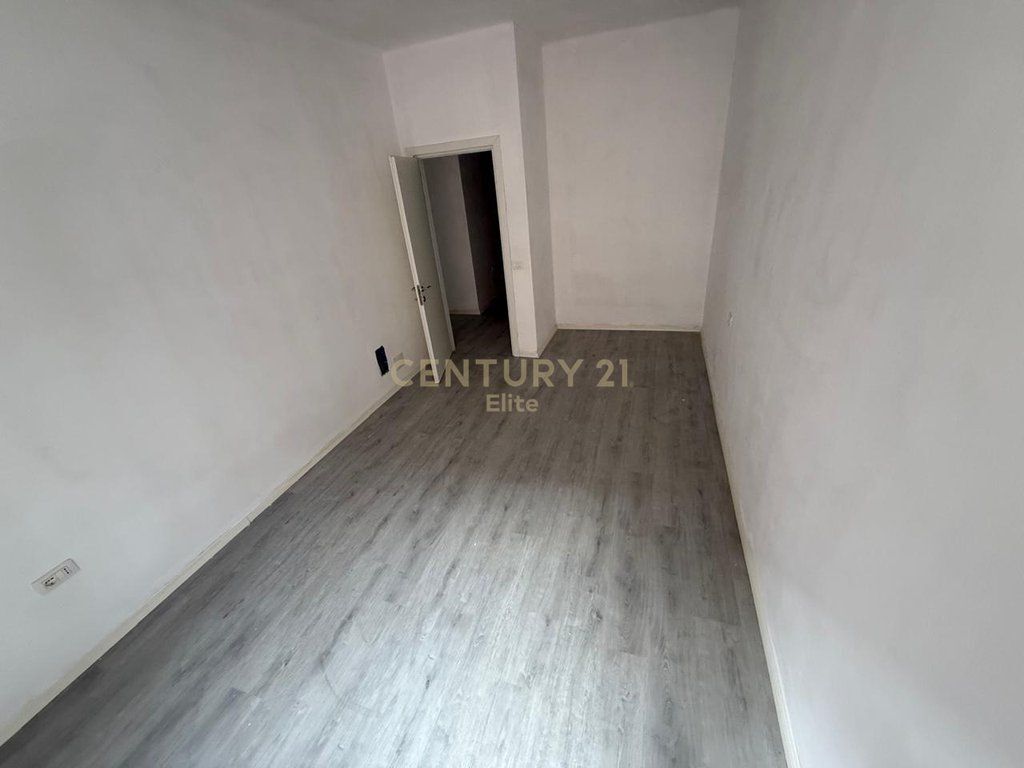 SHITET APARTAMENT 2+1+2 NE RRUGEN 5 MAJI
