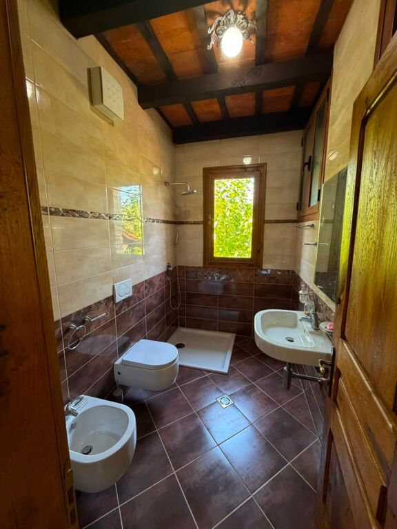Qera | Vilë 3 kateshe | Ndroq | 2500 €/muaj
