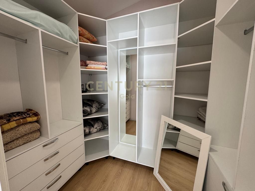 Attico 2+1 con camino e veranda a Fresk in affitto 🏡🔥